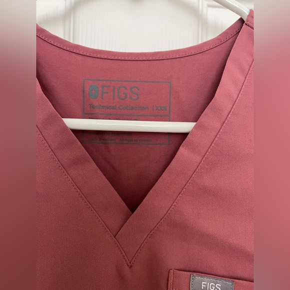 Mauve Figs Catarina One-Pocket Scrub Top - Picture 2 of 2